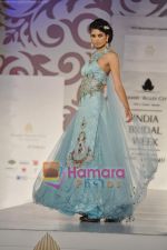 Model walks the ramp for Arjun Anjalee Kapoor for Aamby Valley India Bridal Week on 30th Oct 2010 (79).JPG